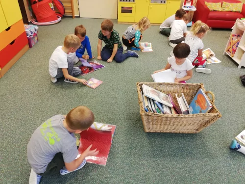 Fotogalerie MŠ Červená Hora - Knihovna u nás - setkání s tetou Kristýnou, foto 10/34