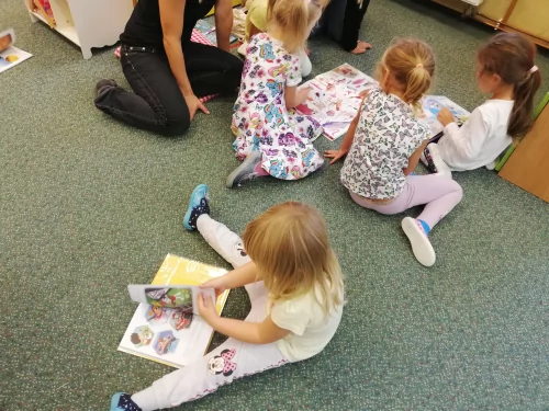 Fotogalerie MŠ Červená Hora - Knihovna u nás - setkání s tetou Kristýnou, foto 11/34