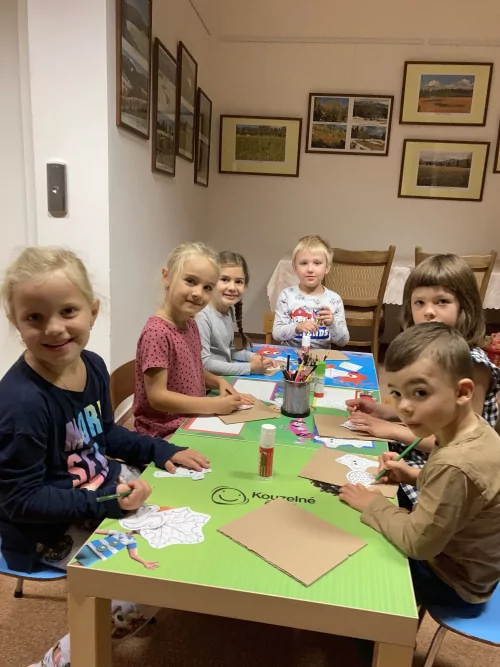 Fotogalerie MŠ Červená Hora - Exkurze v knihovně v Červeném Kostelci, foto 2/18