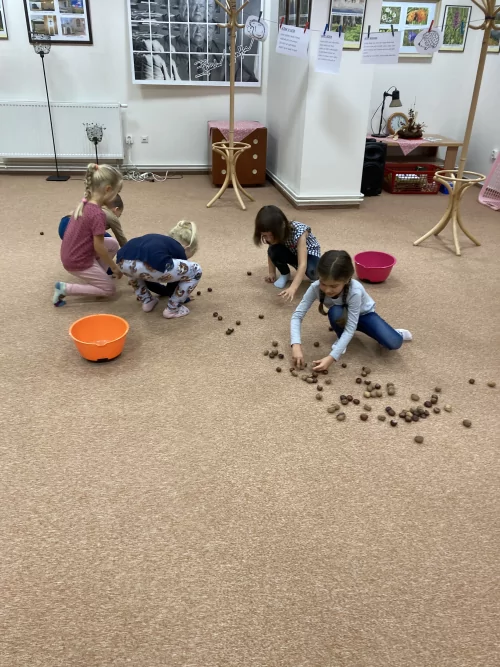 Fotogalerie MŠ Červená Hora - Exkurze v knihovně v Červeném Kostelci, foto 4/18