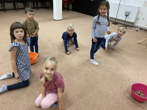 Fotogalerie MŠ Červená Hora - Exkurze v knihovně v Červeném Kostelci, foto 5/18