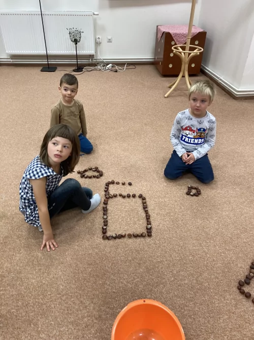 Fotogalerie MŠ Červená Hora - Exkurze v knihovně v Červeném Kostelci, foto 6/18