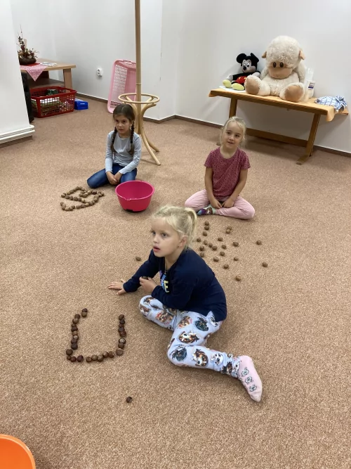 Fotogalerie MŠ Červená Hora - Exkurze v knihovně v Červeném Kostelci, foto 7/18