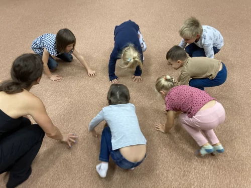 Fotogalerie MŠ Červená Hora - Exkurze v knihovně v Červeném Kostelci, foto 10/18