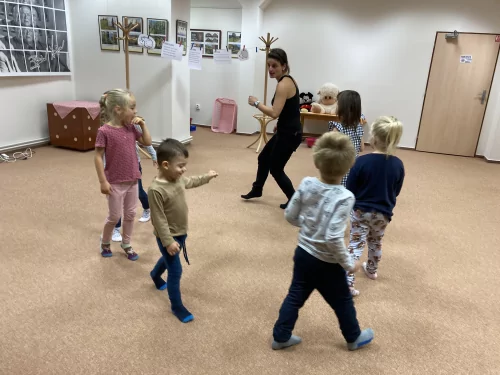 Fotogalerie MŠ Červená Hora - Exkurze v knihovně v Červeném Kostelci, foto 11/18