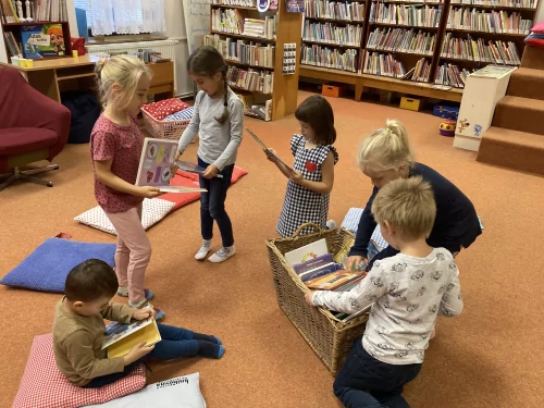 Fotogalerie MŠ Červená Hora - Exkurze v knihovně v Červeném Kostelci, foto 13/18