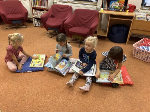 Fotogalerie MŠ Červená Hora - Exkurze v knihovně v Červeném Kostelci, foto 16/18