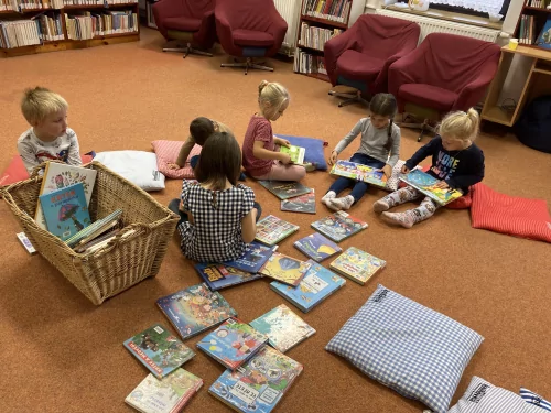 Fotogalerie MŠ Červená Hora - Exkurze v knihovně v Červeném Kostelci, foto 17/18