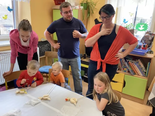 Fotogalerie MŠ Červená Hora - Jarní dílny s rodiči, foto 5/11