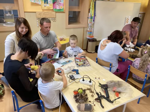 Fotogalerie MŠ Červená Hora - Dílna s rodiči- Ježek, foto 2/15