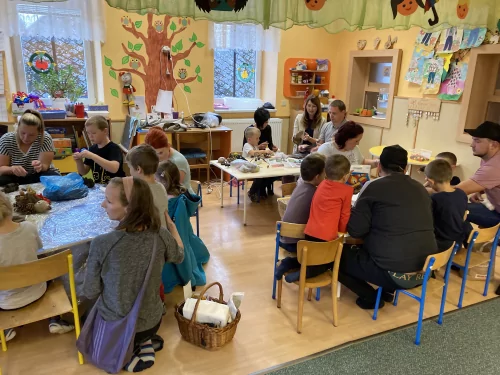 Fotogalerie MŠ Červená Hora - Dílna s rodiči- Ježek, foto 3/15