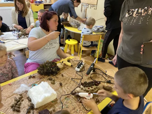 Fotogalerie MŠ Červená Hora - Dílna s rodiči- Ježek, foto 5/15