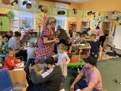 Fotogalerie MŠ Červená Hora - Dílna s rodiči- Ježek, foto 6/15