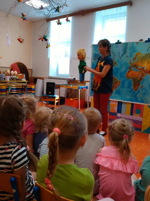 Fotogalerie MŠ Červená Hora - Dětský den s MŠ Olešnice v naší škole -  divadlo Evy Hruškové, foto 2/11