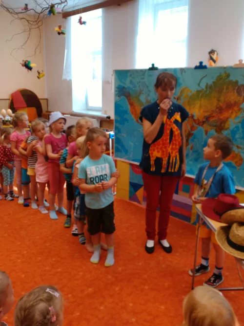 Fotogalerie MŠ Červená Hora - Dětský den s MŠ Olešnice v naší škole -  divadlo Evy Hruškové, foto 5/11