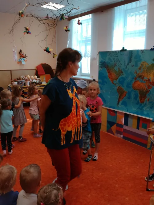 Fotogalerie MŠ Červená Hora - Dětský den s MŠ Olešnice v naší škole -  divadlo Evy Hruškové, foto 6/11