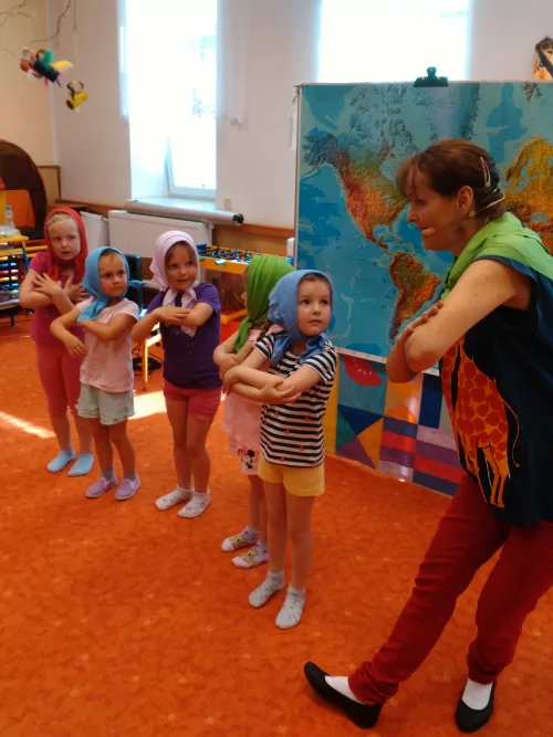 Fotogalerie MŠ Červená Hora - Dětský den s MŠ Olešnice v naší škole -  divadlo Evy Hruškové, foto 7/11