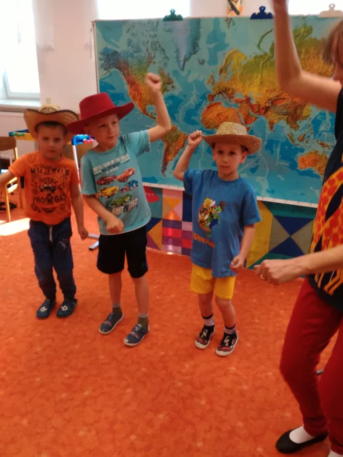 Fotogalerie MŠ Červená Hora - Dětský den s MŠ Olešnice v naší škole -  divadlo Evy Hruškové, foto 8/11