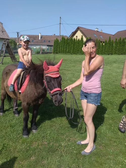 Fotogalerie MŠ Červená Hora - Rozloučení s předškoláky - šipkovaná, hry na hřišti, červen, foto 20/31