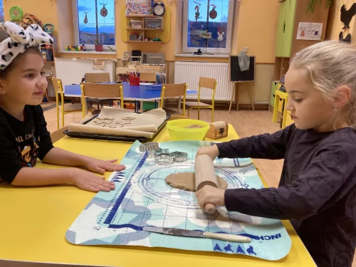 Fotogalerie MŠ Červená Hora - Pečeme a zdobíme perníčky, foto 2/9