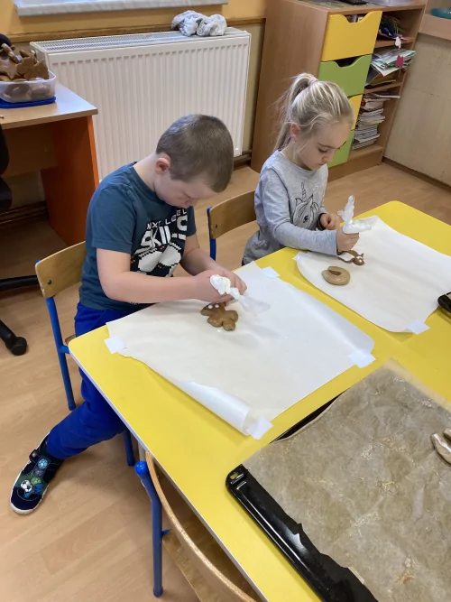 Fotogalerie MŠ Červená Hora - Pečeme a zdobíme perníčky, foto 7/9