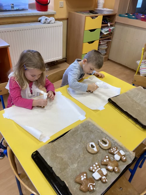 Fotogalerie MŠ Červená Hora - Pečeme a zdobíme perníčky, foto 8/9