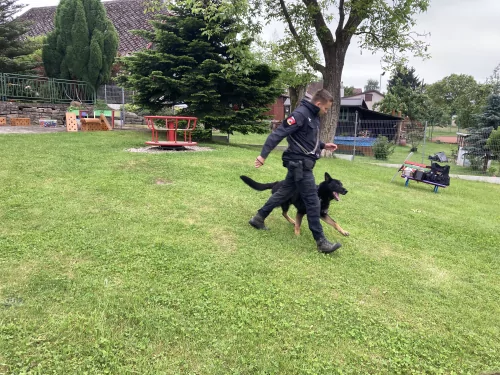 Fotogalerie MŠ Červená Hora - Psovodi v MŠ, foto 6/20