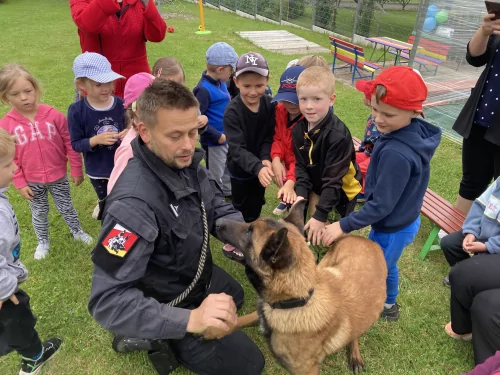 Fotogalerie MŠ Červená Hora - Psovodi v MŠ, foto 12/20