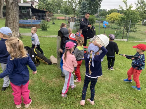 Fotogalerie MŠ Červená Hora - Psovodi v MŠ, foto 15/20