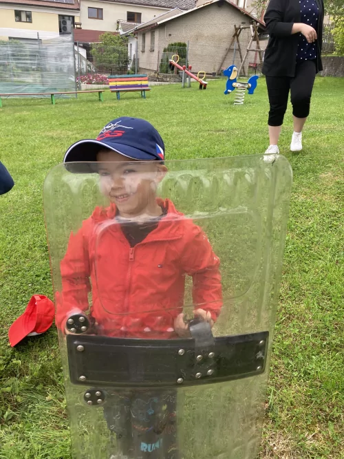 Fotogalerie MŠ Červená Hora - Psovodi v MŠ, foto 18/20