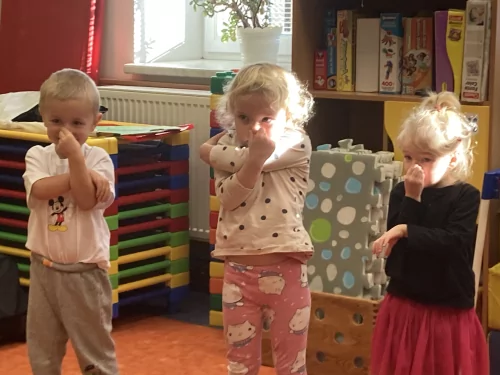 Fotogalerie MŠ Červená Hora - Představení- V ZOO, foto 12/12