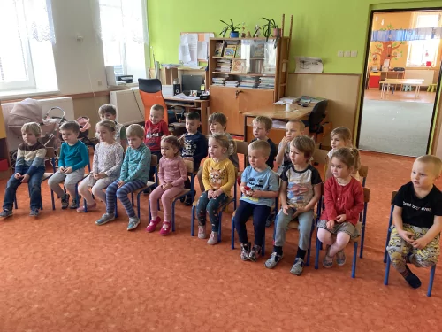 Fotogalerie MŠ Červená Hora - Divadlo v MŠ O dvanácti měsíčkách, foto 2/10