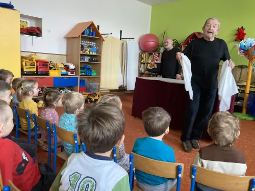 Fotogalerie MŠ Červená Hora - Divadlo v MŠ O dvanácti měsíčkách, foto 3/10