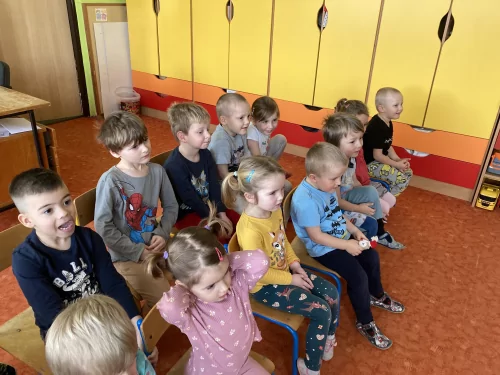 Fotogalerie MŠ Červená Hora - Divadlo v MŠ O dvanácti měsíčkách, foto 7/10