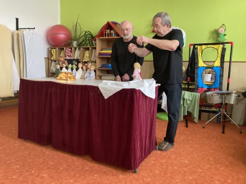 Fotogalerie MŠ Červená Hora - Divadlo v MŠ O dvanácti měsíčkách, foto 9/10