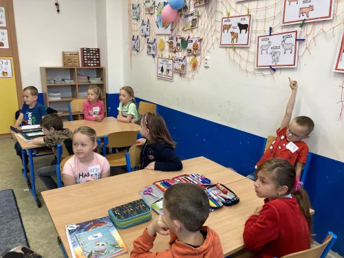 Fotogalerie MŠ Červená Hora - Předškoláci ve škole u prvňáčků v Červeném Kostelci, foto 3/30