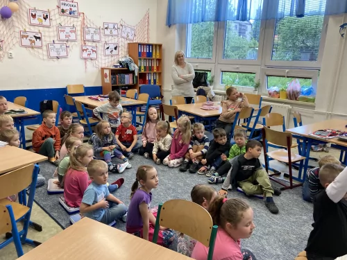 Fotogalerie MŠ Červená Hora - Předškoláci ve škole u prvňáčků v Červeném Kostelci, foto 4/30