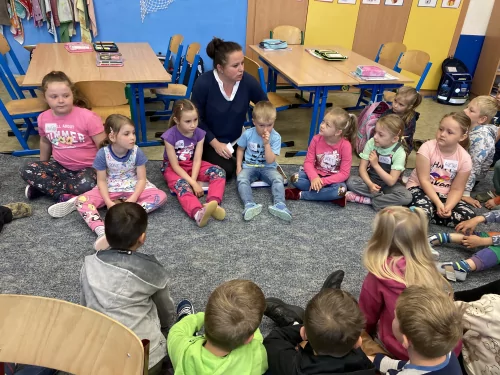 Fotogalerie MŠ Červená Hora - Předškoláci ve škole u prvňáčků v Červeném Kostelci, foto 6/30