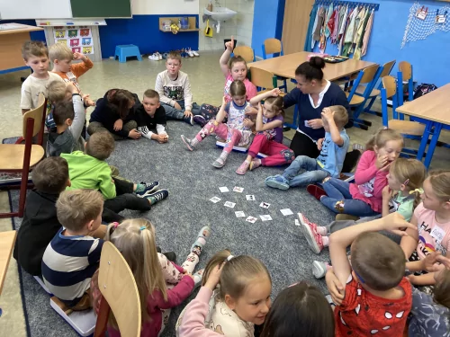 Fotogalerie MŠ Červená Hora - Předškoláci ve škole u prvňáčků v Červeném Kostelci, foto 7/30