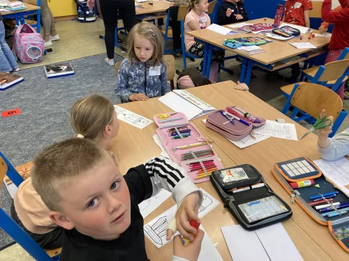 Fotogalerie MŠ Červená Hora - Předškoláci ve škole u prvňáčků v Červeném Kostelci, foto 19/30