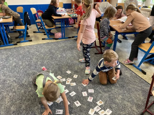 Fotogalerie MŠ Červená Hora - Předškoláci ve škole u prvňáčků v Červeném Kostelci, foto 23/30