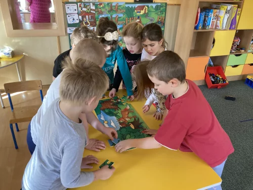 Fotogalerie MŠ Červená Hora - Pohádka "Koblížek", foto 9/11