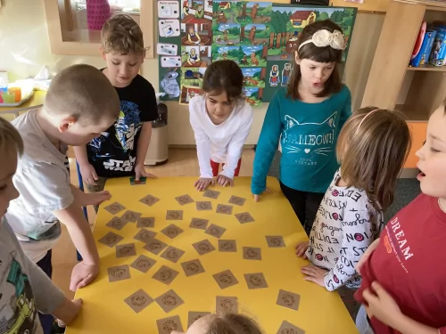 Fotogalerie MŠ Červená Hora - Pohádka "Koblížek", foto 10/11