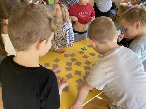 Fotogalerie MŠ Červená Hora - Pohádka "Koblížek", foto 11/11