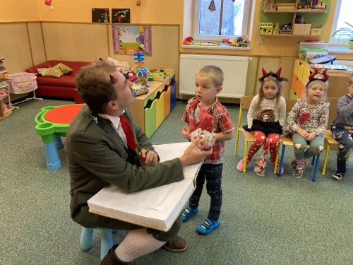 Fotogalerie MŠ Červená Hora - Čert z Vízmburku u nás v MŠ, foto 3/20