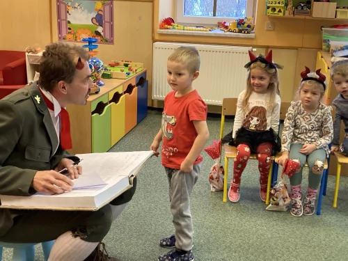 Fotogalerie MŠ Červená Hora - Čert z Vízmburku u nás v MŠ, foto 5/20