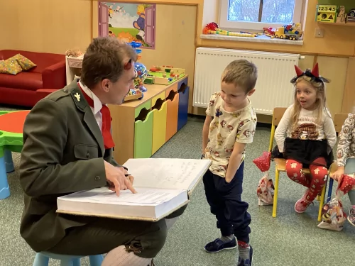 Fotogalerie MŠ Červená Hora - Čert z Vízmburku u nás v MŠ, foto 6/20