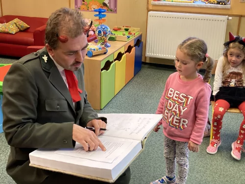 Fotogalerie MŠ Červená Hora - Čert z Vízmburku u nás v MŠ, foto 8/20