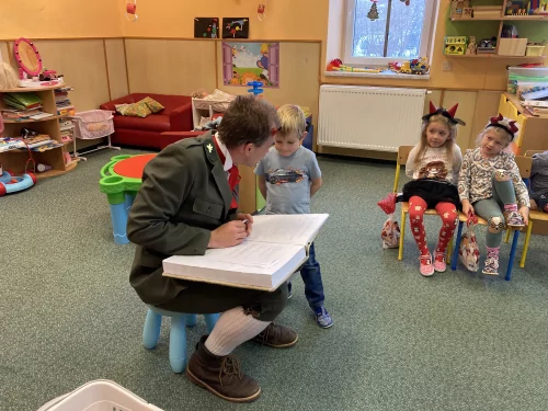 Fotogalerie MŠ Červená Hora - Čert z Vízmburku u nás v MŠ, foto 9/20