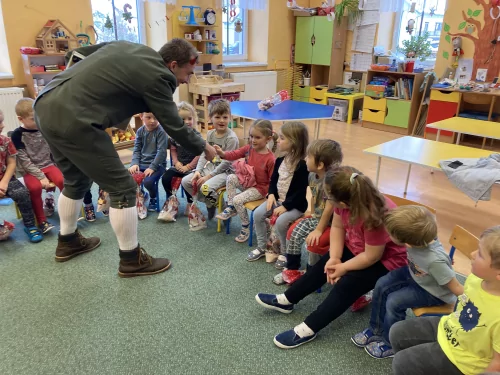 Fotogalerie MŠ Červená Hora - Čert z Vízmburku u nás v MŠ, foto 12/20